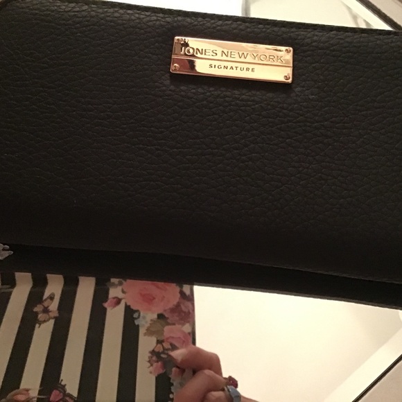 Jones New York Handbags - Jones NY signature leather wallet